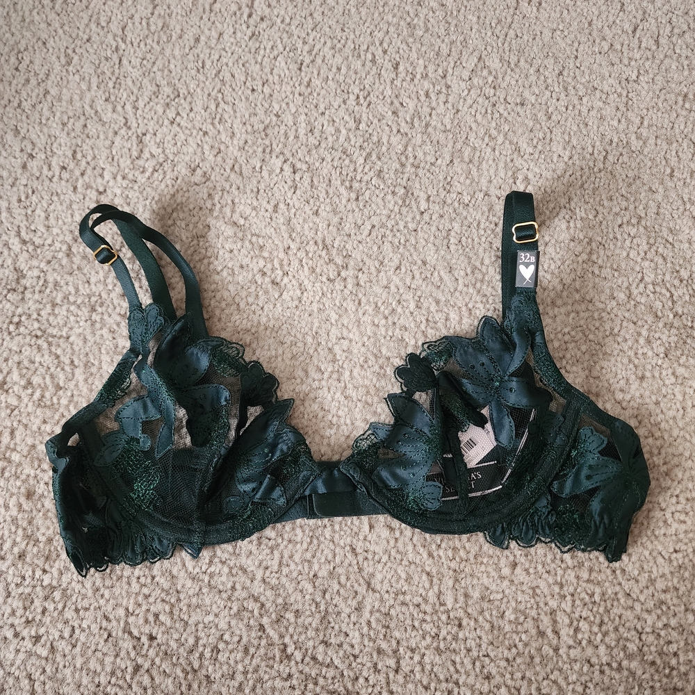 NWT Victoria Secret's Forest Green Lace Unlined Hook Closure Bra Size 32 B